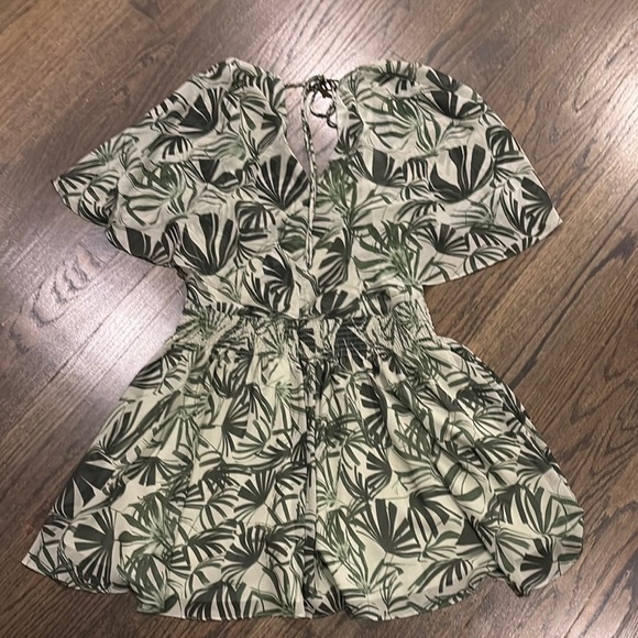 Green Leaf Print Dress by HALSTON ( size 4) - Picture 4 of 6